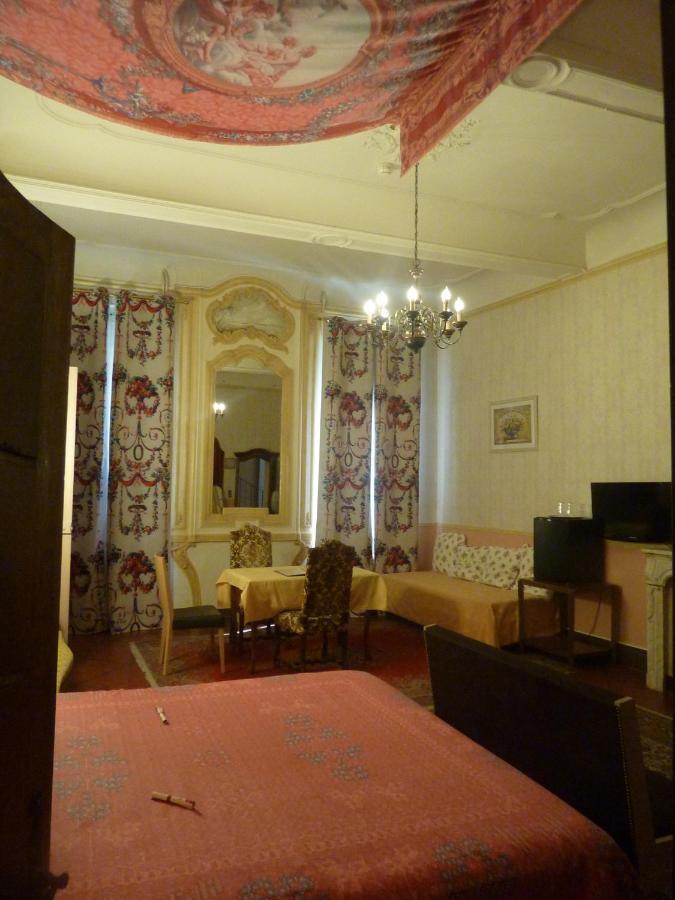 Hotel Du Fiacre Carpentras Rom bilde